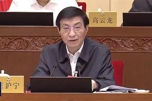 一天体验！公牛官方：球队已经裁掉了中锋费沃斯和前锋惠特尼